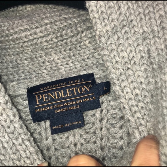 Men’s Pendleton classic fisherman sweater. - Picture 2 of 4